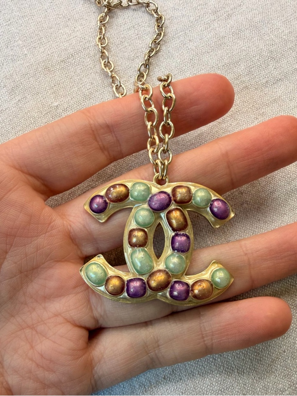 🤎CHANEL Gold-Tone CC Pendant Necklace with Mint, Purple & Bronze Accents✨
